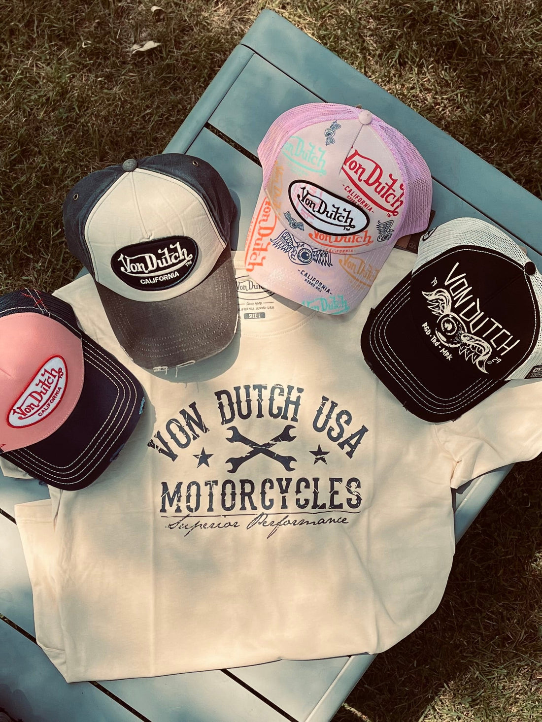 Casquette Von Dutch rose noir bleu  trucker  mixte,