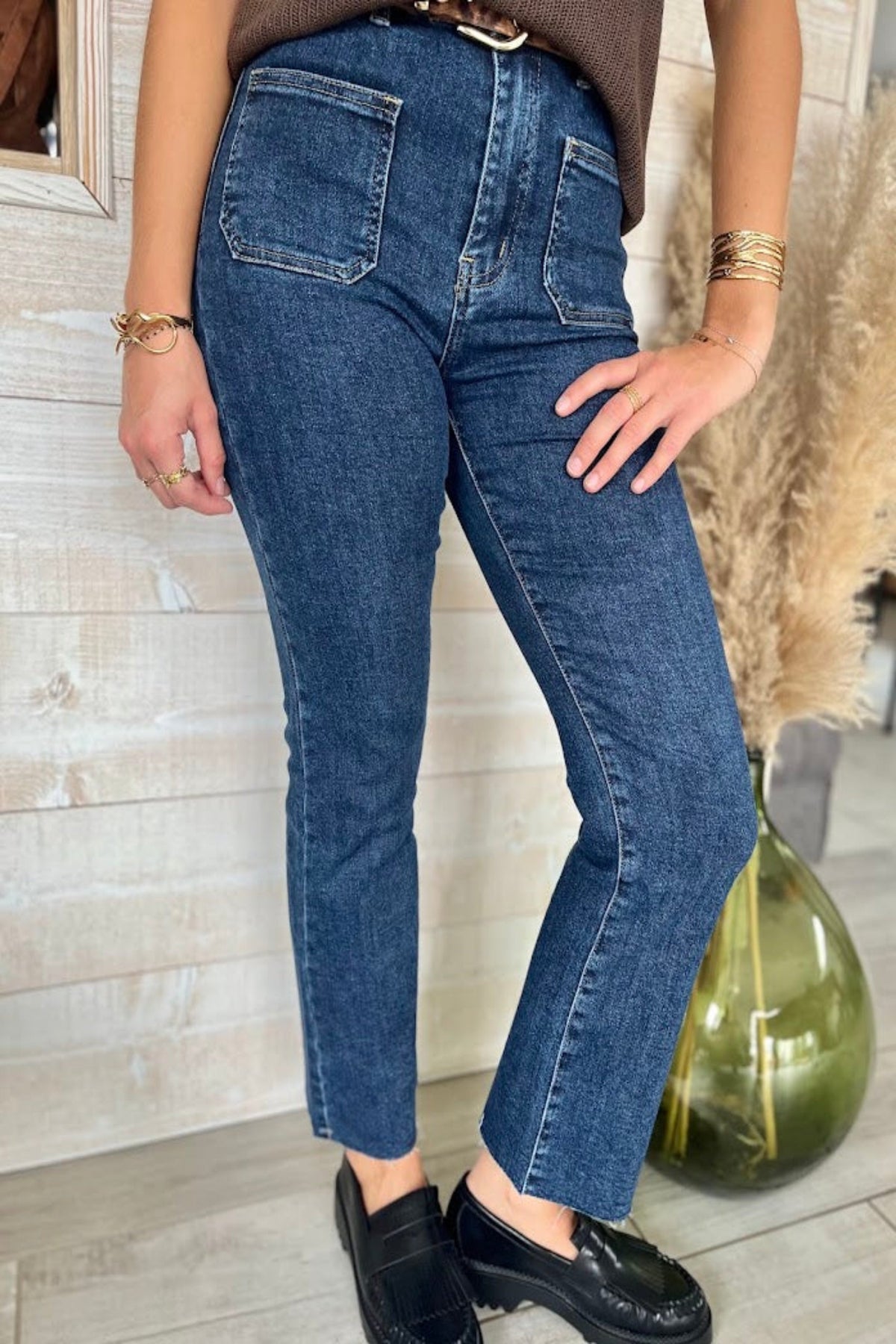 Jean flare brut pour femme avec poches carrées-nouvelle collection automne 2026-prêt à porter femme guérande