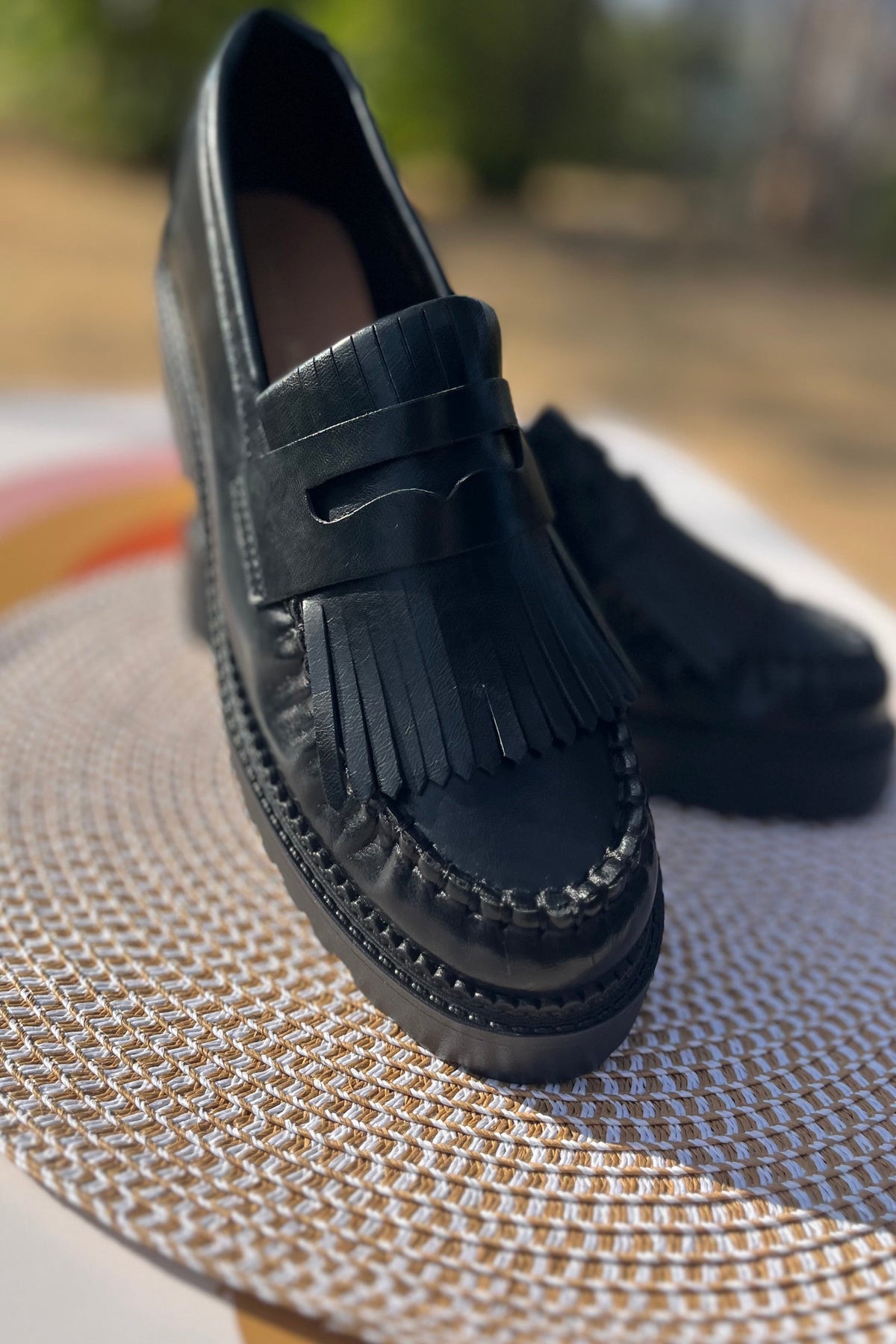 Mocassins noirs pour femme au style chic et moderne- magasin  femme guérande la baule-le style by laëti