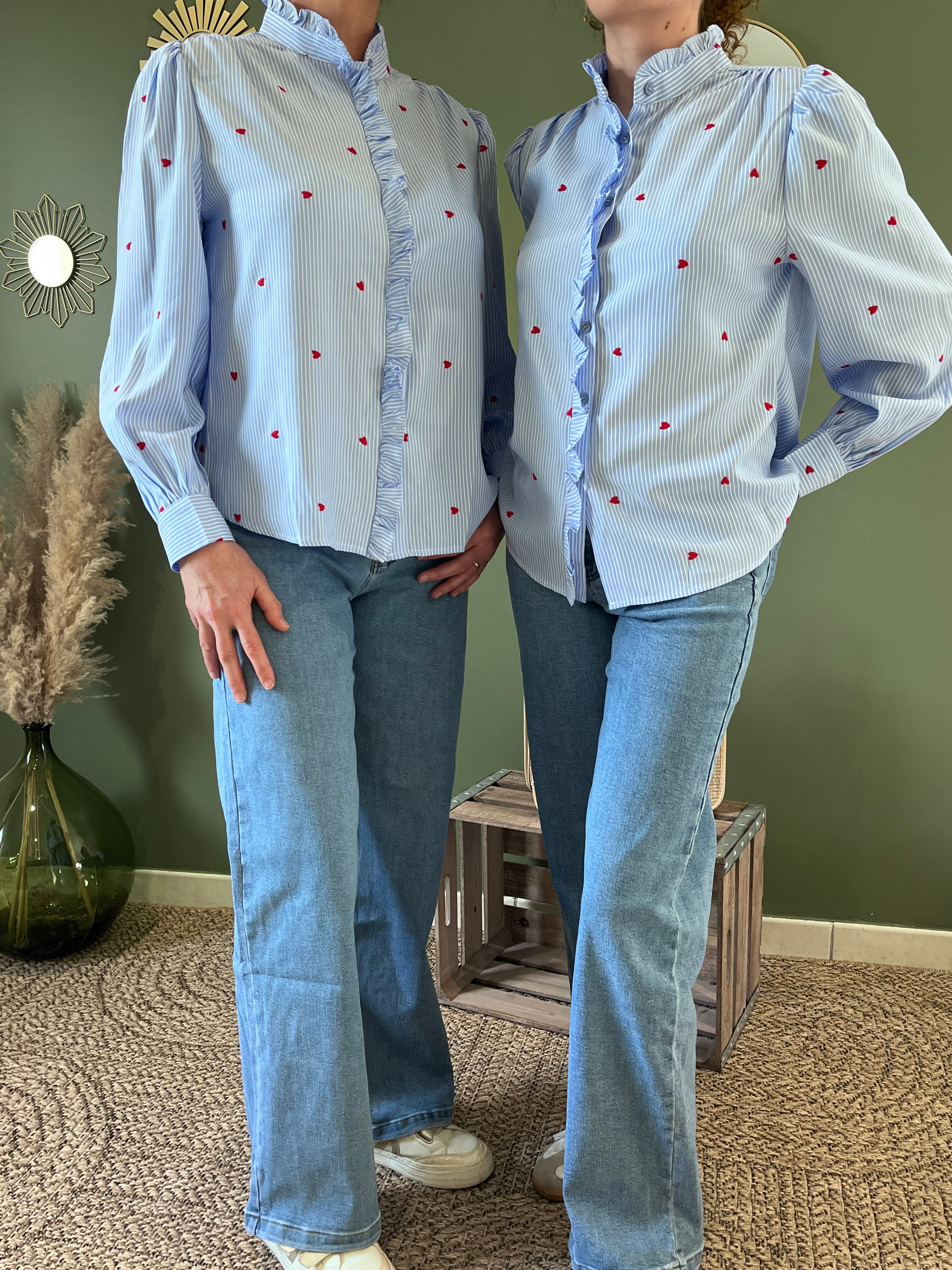 Chemise à rayures bleues avec cœur