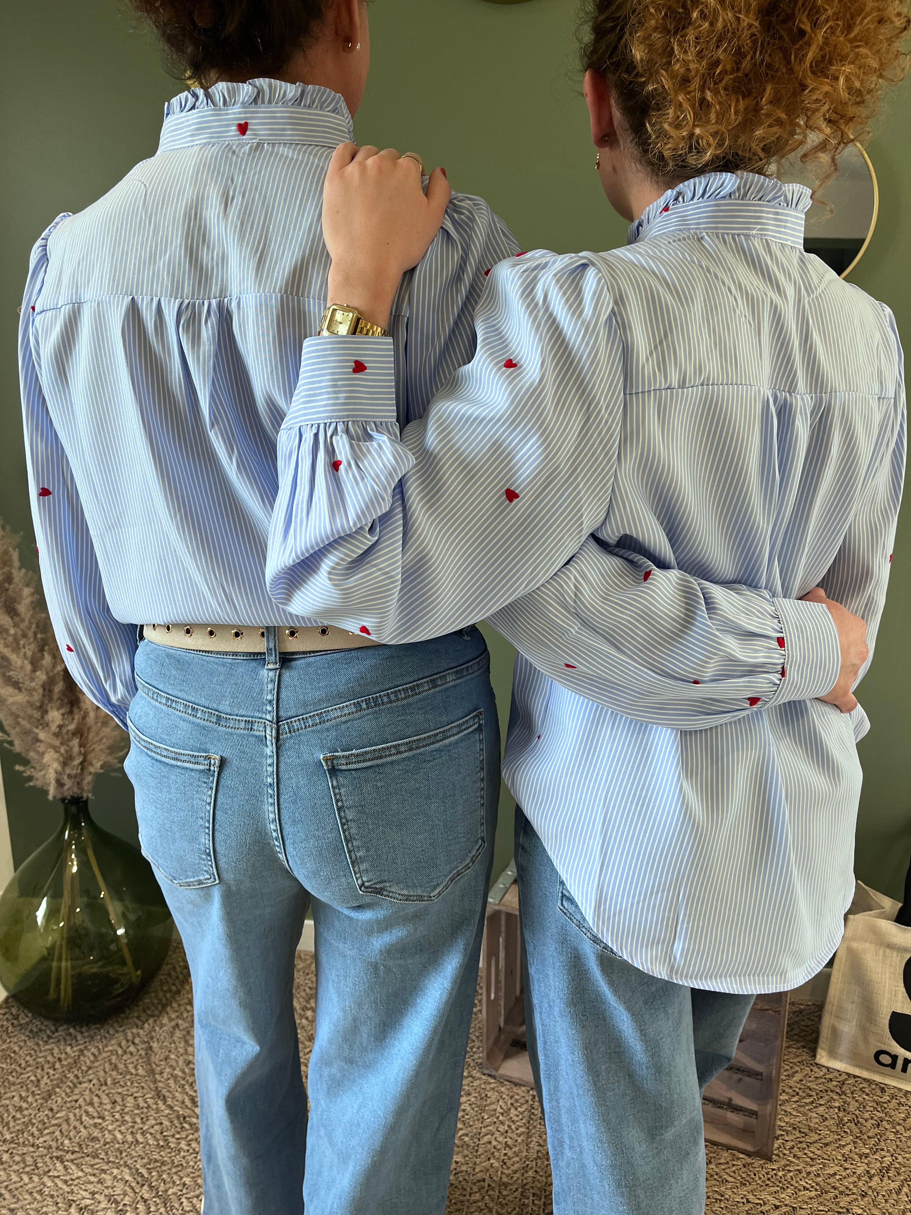 Chemise à rayures bleues avec cœur