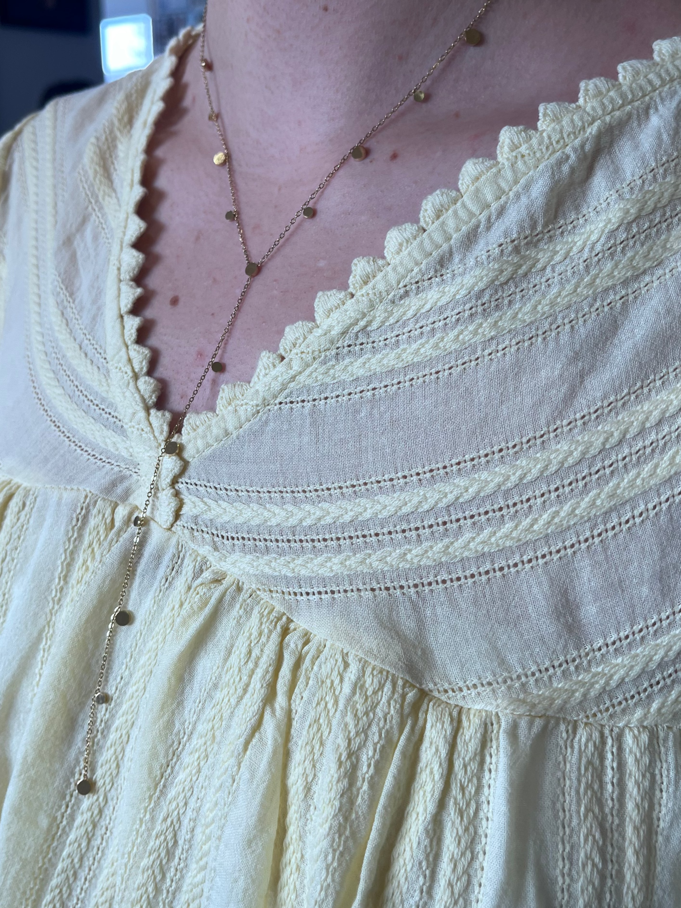 "Détail collier cravate acier inoxydable forme graphique bijou tendance"