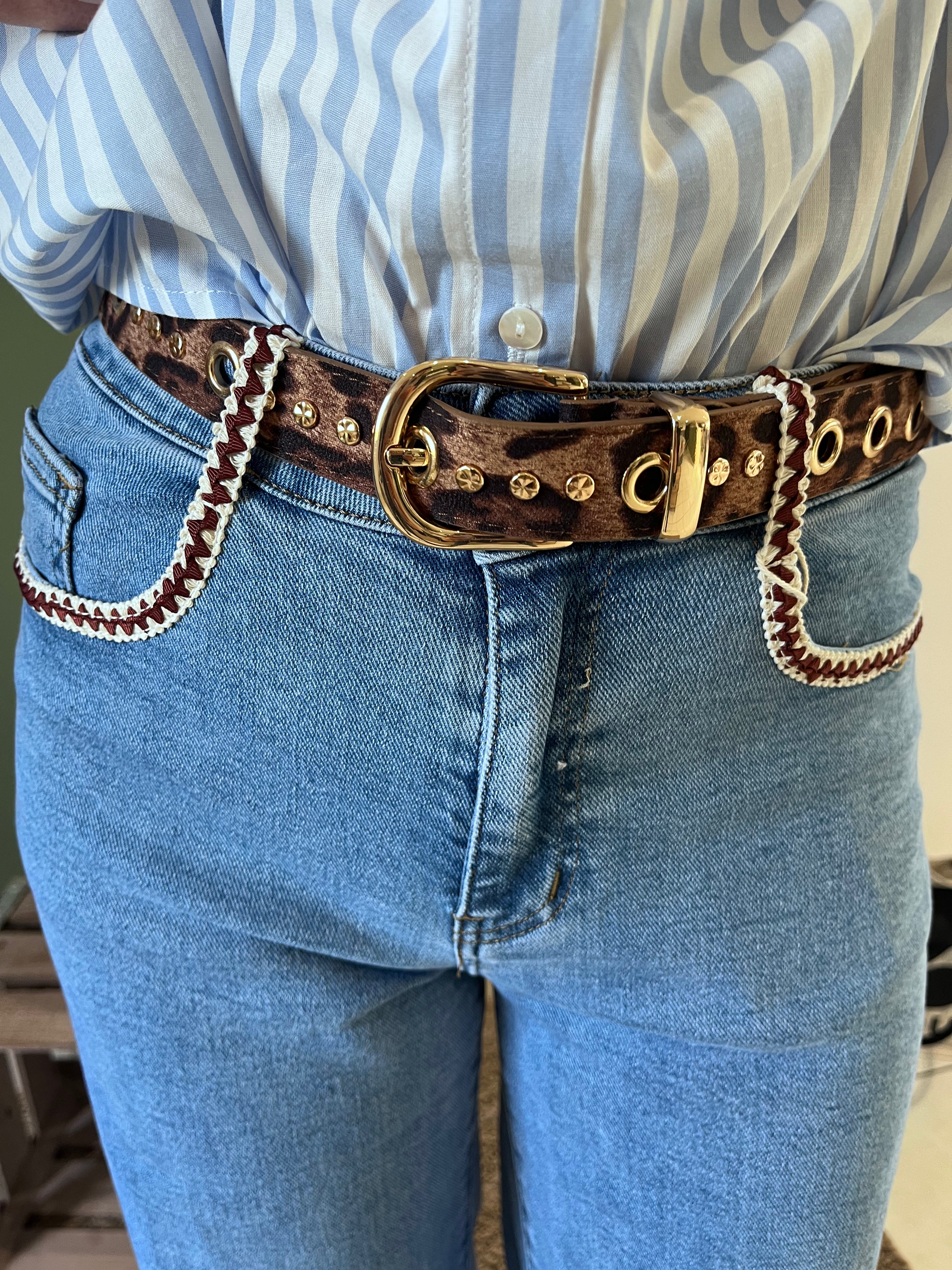Ceinture fine léopard finition bijou avec rivets et boucle d'or