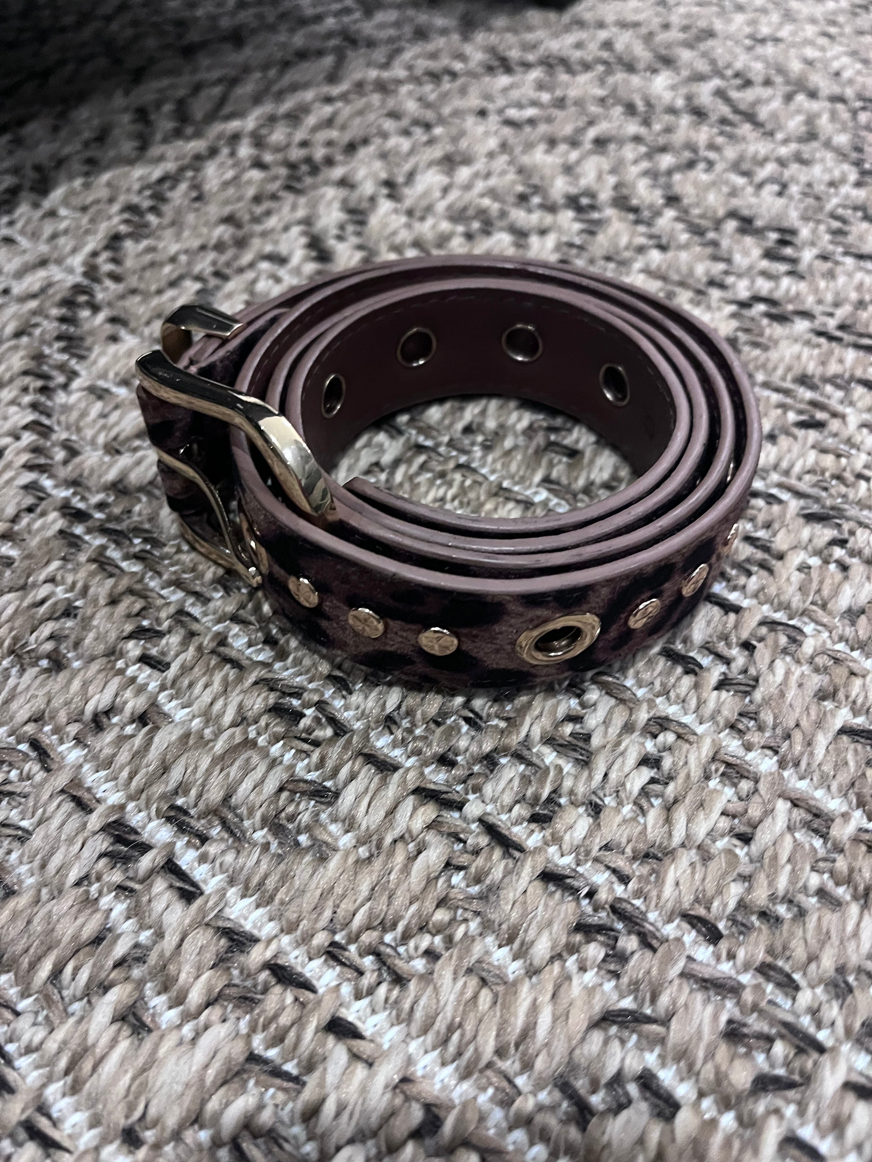 Ceinture fine léopard finition bijou avec rivets et boucle d'or