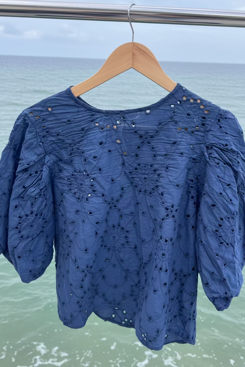 Blouse broderie anglaise bleu marine manches bouffantes 3/4 – Le Style by Laëti