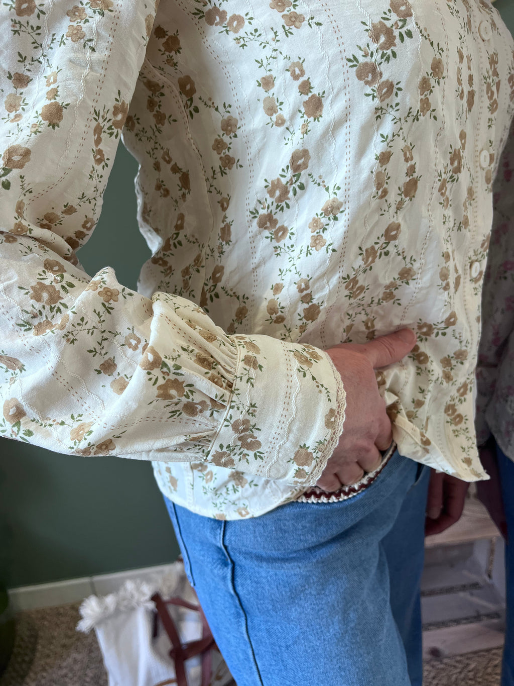 "Détail dentelle col mao blouse fleurs femme lovie et co romantique"