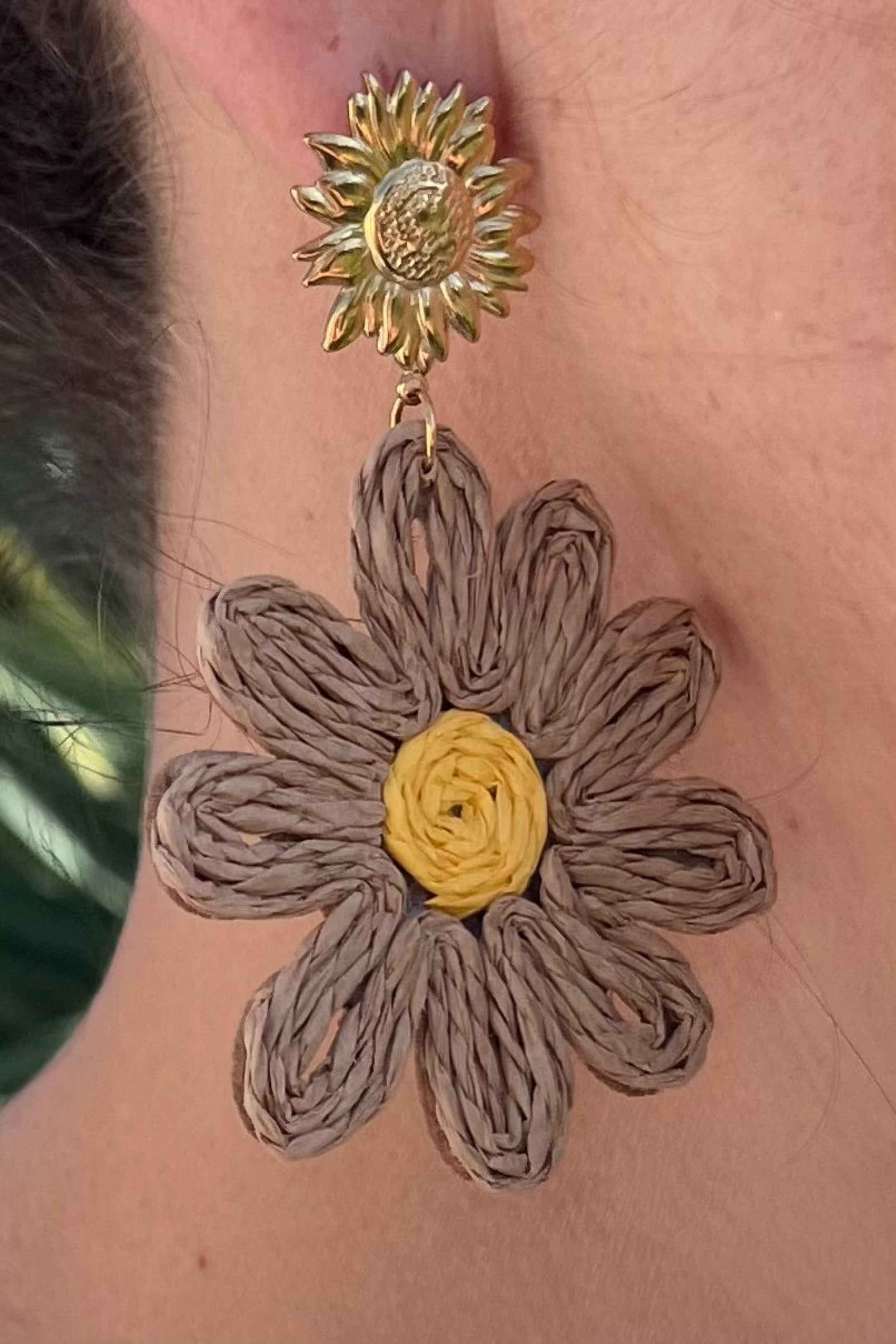 Boucles d'Oreilles Pendantes Fleurs en Raphia | Le Style by Laëti