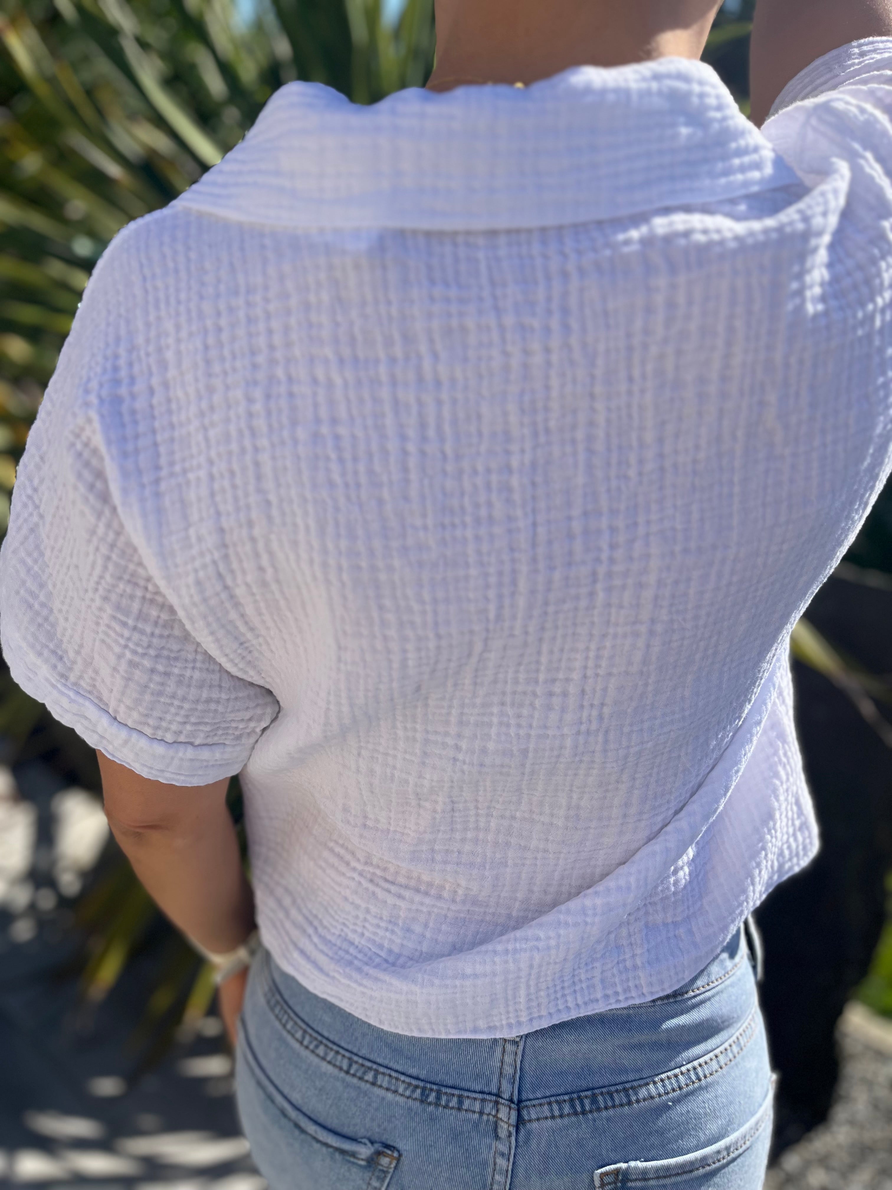 chemise blanche courte  femme tendance gaz de coton agréable à porter vue de dos
 léger prêt a porter femme guérande la baule