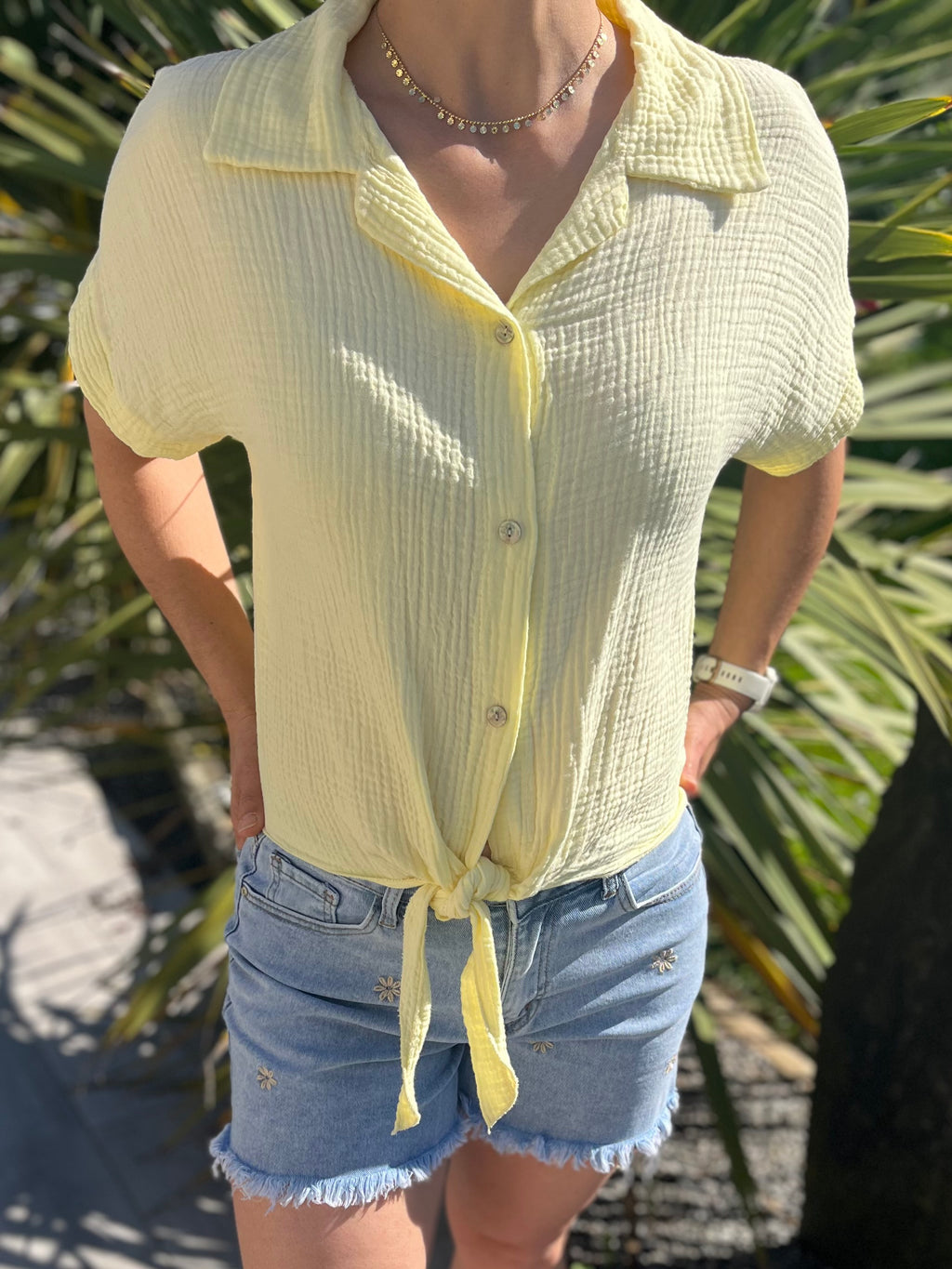 chemise jaune femme tendance gaz de coton agréable à porter léger prêt a porter femme guérande la baule