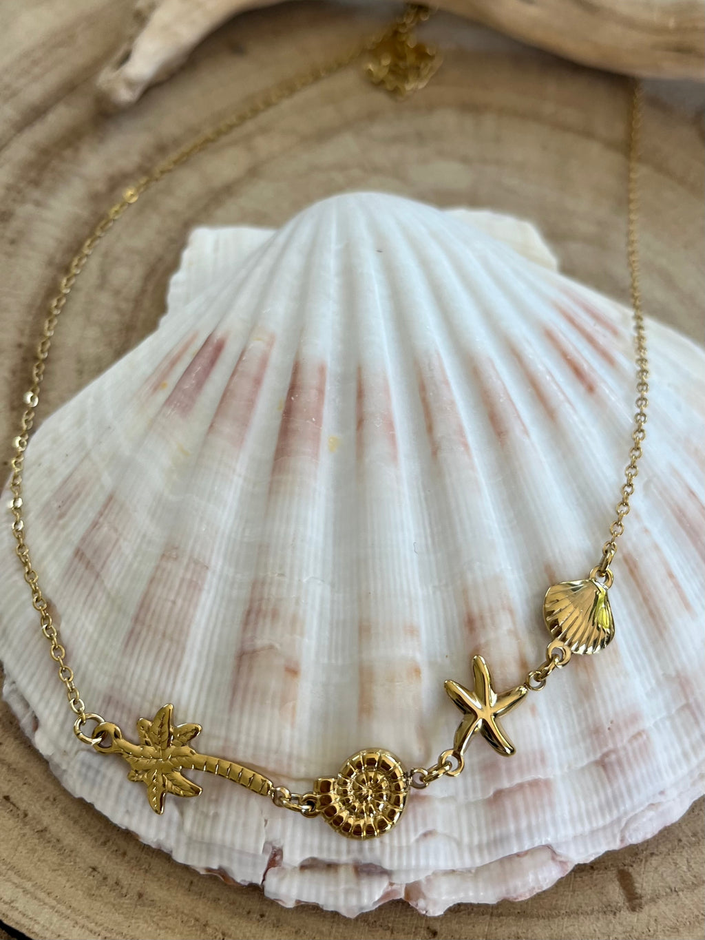 collier dorés éte coquillage et palmiers bijous guérande la baule le pouliguen