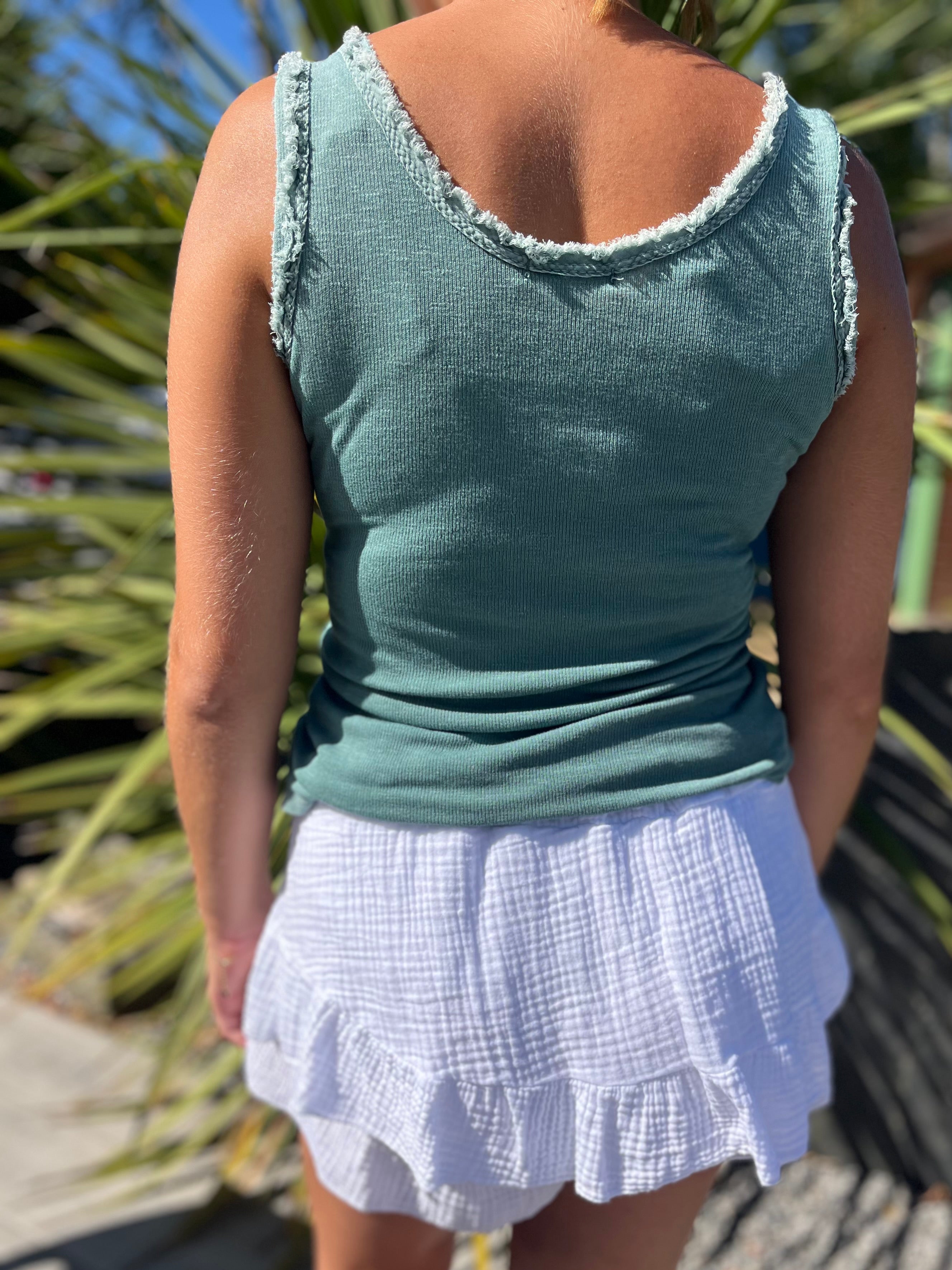 Débardeur côtelé franges femme porté avec jupe-short en gaze de coton – Le Style by Laëti pret a porte femme guérande st lyphard la baule
