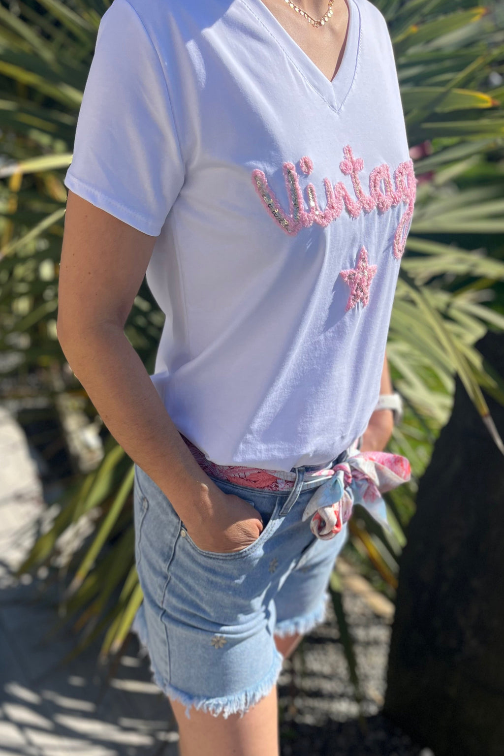 T-shirt blanc col V broderie vintage rose femme 95% coton - Le Style by Laëti made in intaly pret a porter la baule guerande 