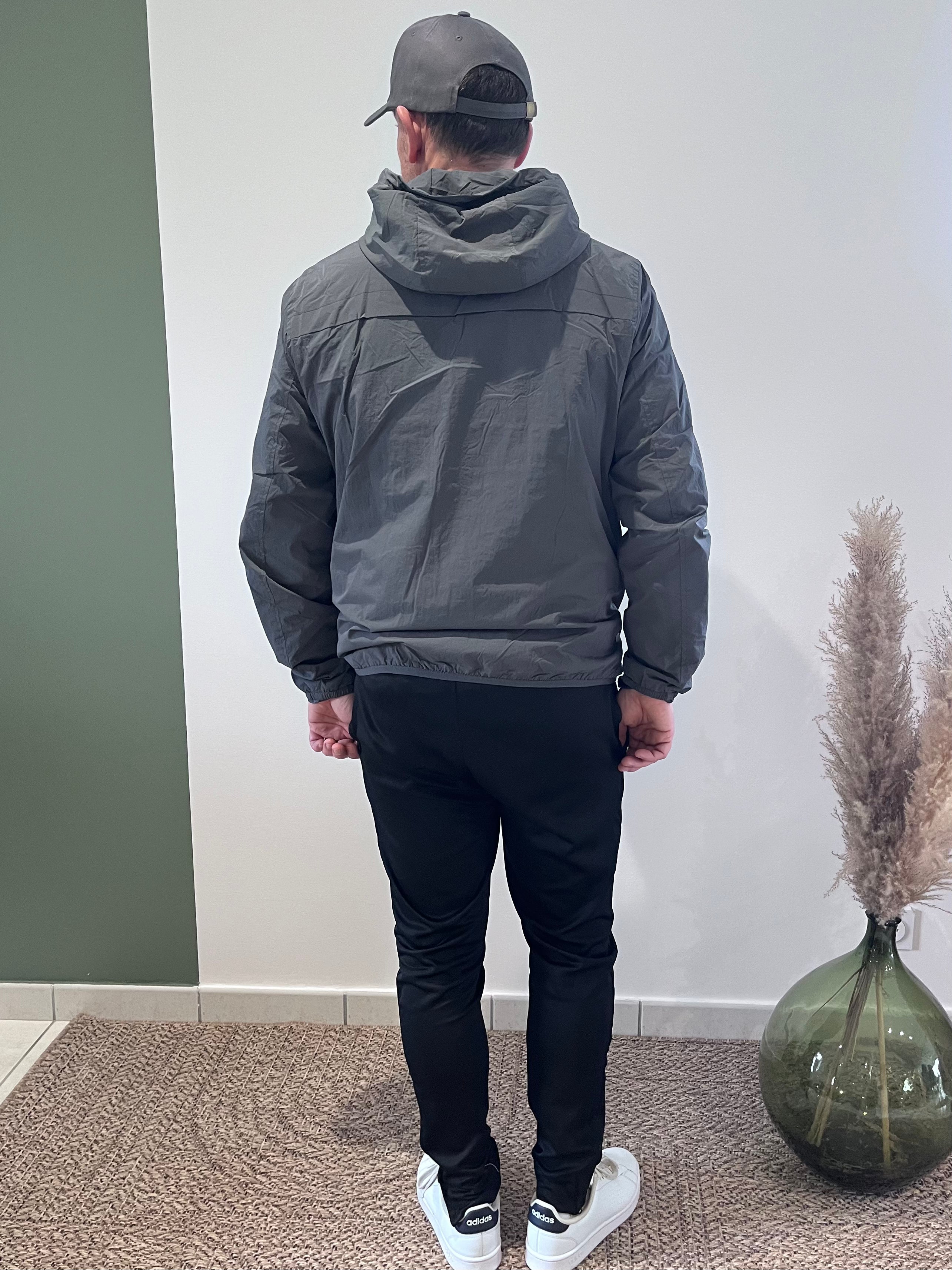 Coupe-vent court gris KYMAXX homme - Vue de face imperméable