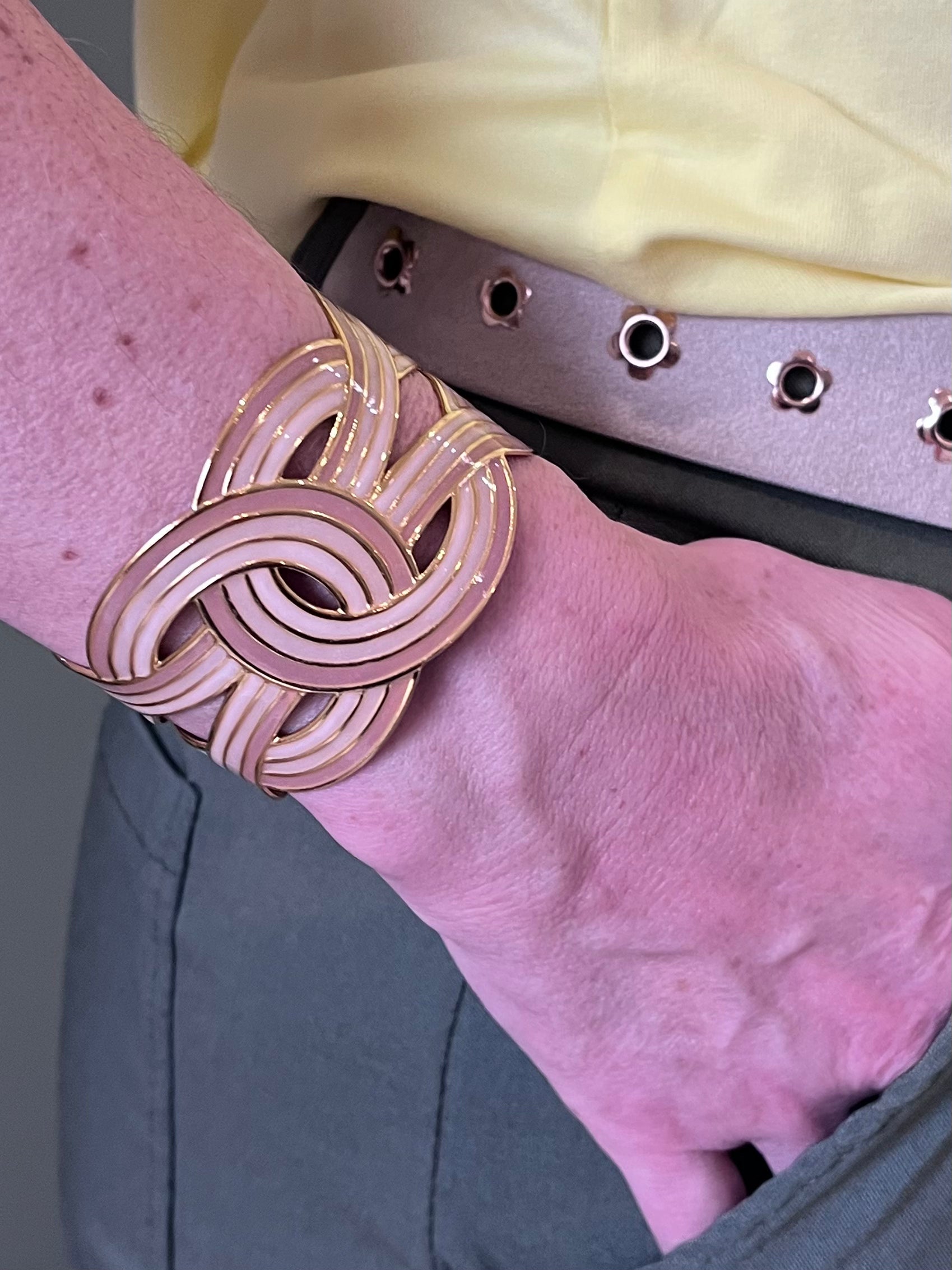 Bracelet manchette femme en acier inoxydable beige - jonc élégant design minimaliste"