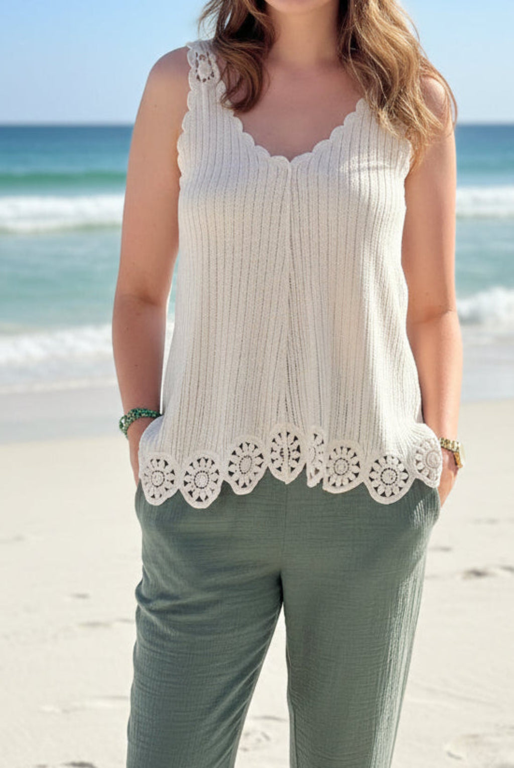 Top en maille écrue à l’esprit bohème et délicat, sublimé par un travail de crochet raffiné Boutique bohême femme guérande la baule st lyphard-le style by laëti