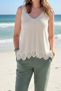 Top en maille écrue à l’esprit bohème et délicat, sublimé par un travail de crochet raffiné Boutique bohême femme guérande la baule st lyphard-le style by laëti