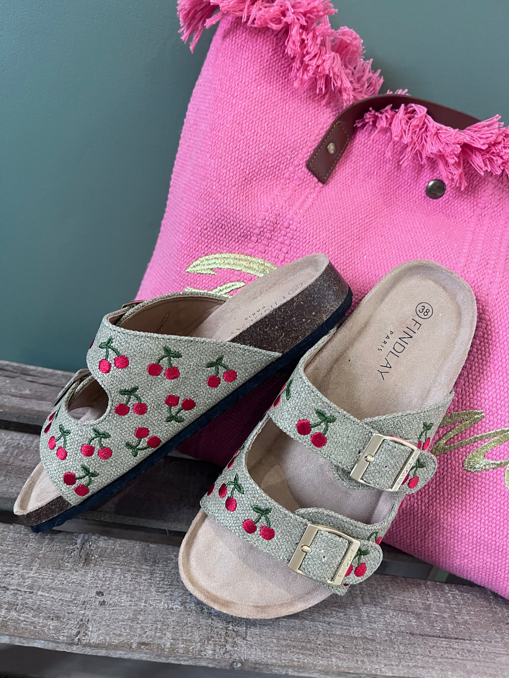 sandales legeresfemme broderies cerises paillettes