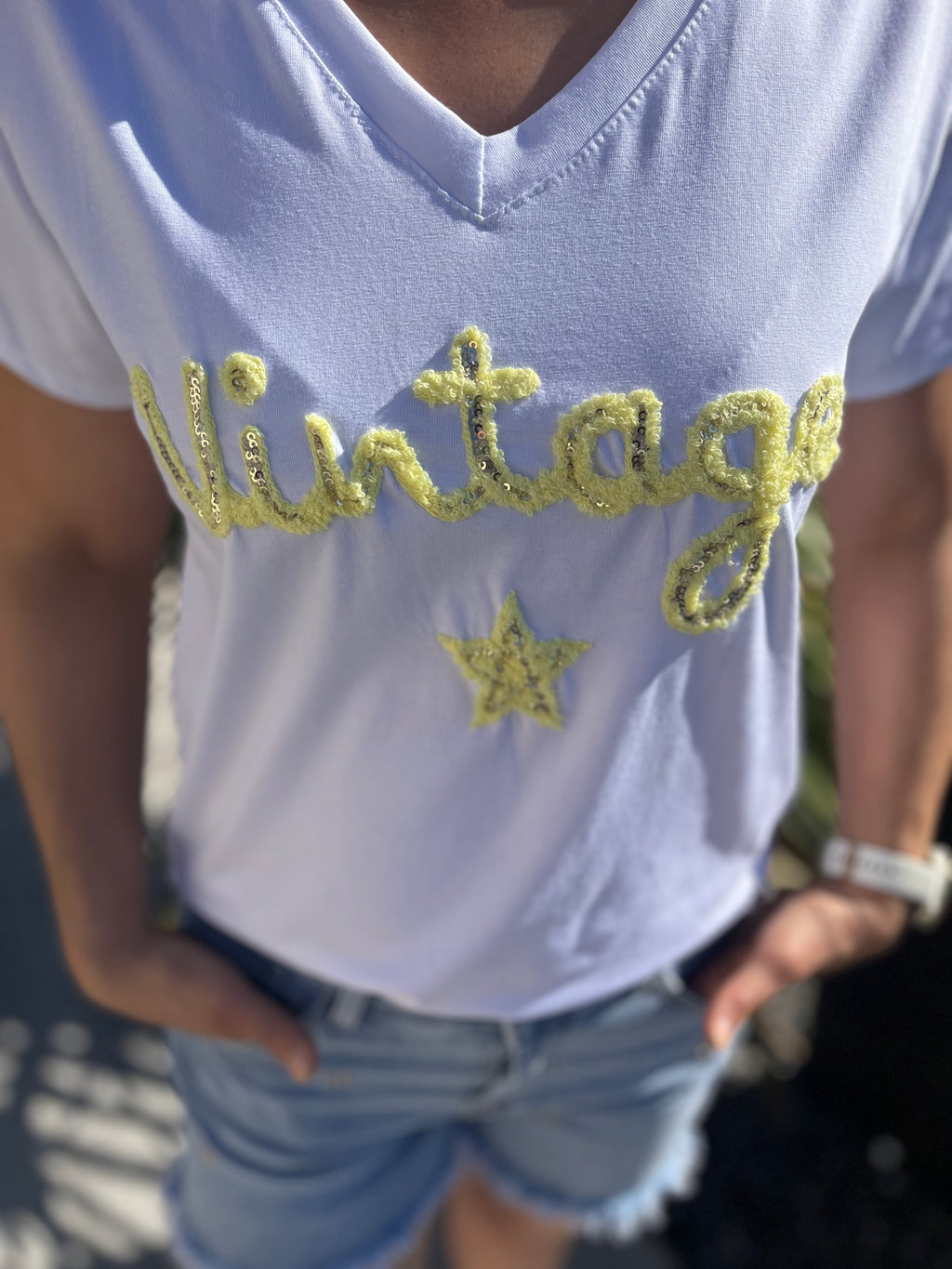 T-shirt femme col V broderie vintage bleu ciel en coton - Le Style by Laëti  pret  àporter femme la baule guérande pornichet
