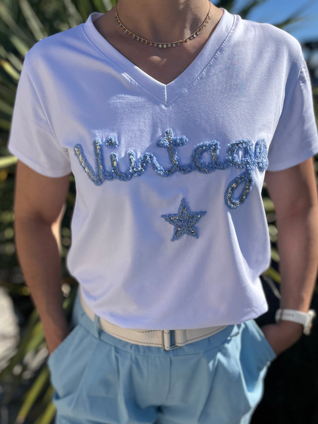 T-shirt femme col V broderie vintage bleu ciel en coton - Le Style by Laëti pret a porter st lyphard made in italy