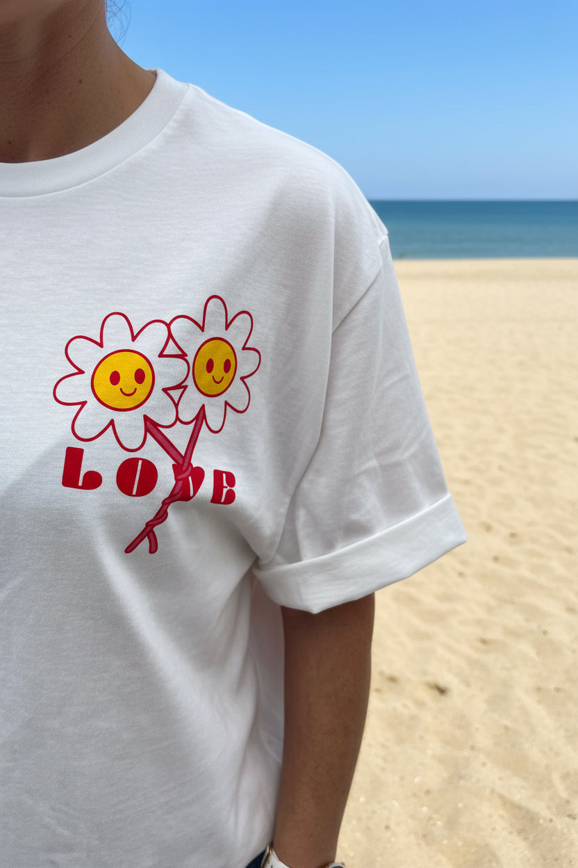 T-shirt blanc Love Fleurs – détail motif marguerite et cœur floral, coton 100 %
humour tshirt femme guérande la baukle porichet
