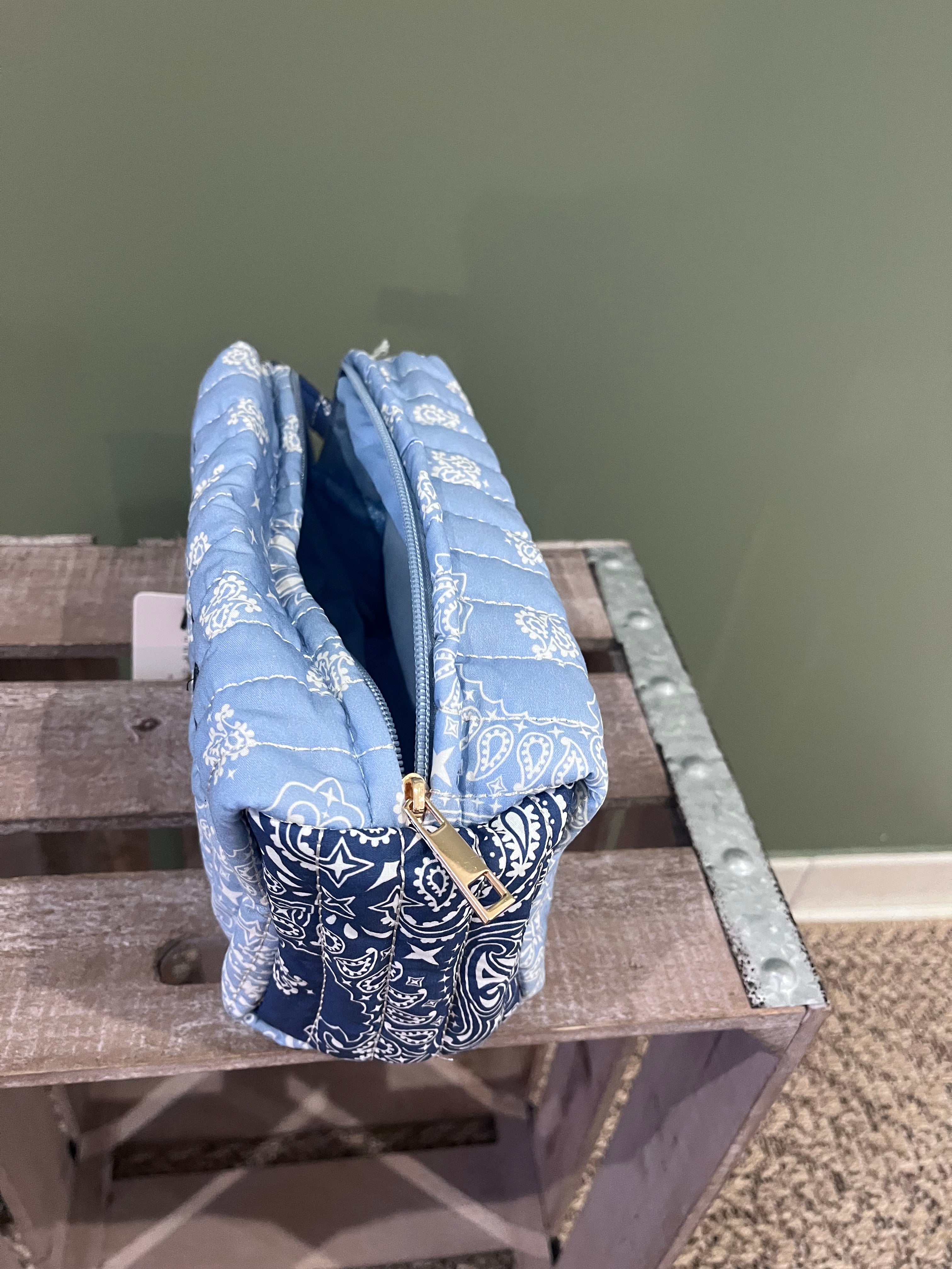 Trousse Matelassée Voyage Femme - Vue d'Ensemble