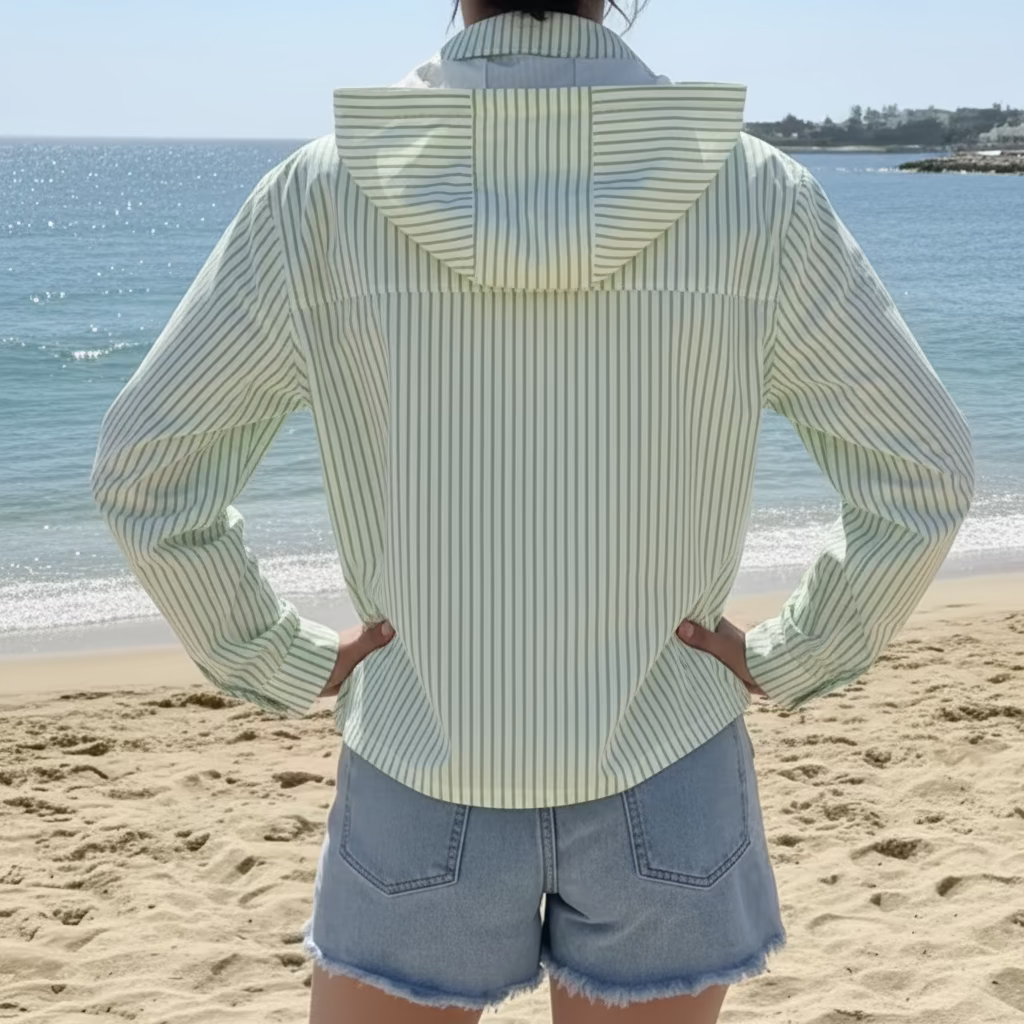Veste à Capuche Rayée Coupe Courte & Légère