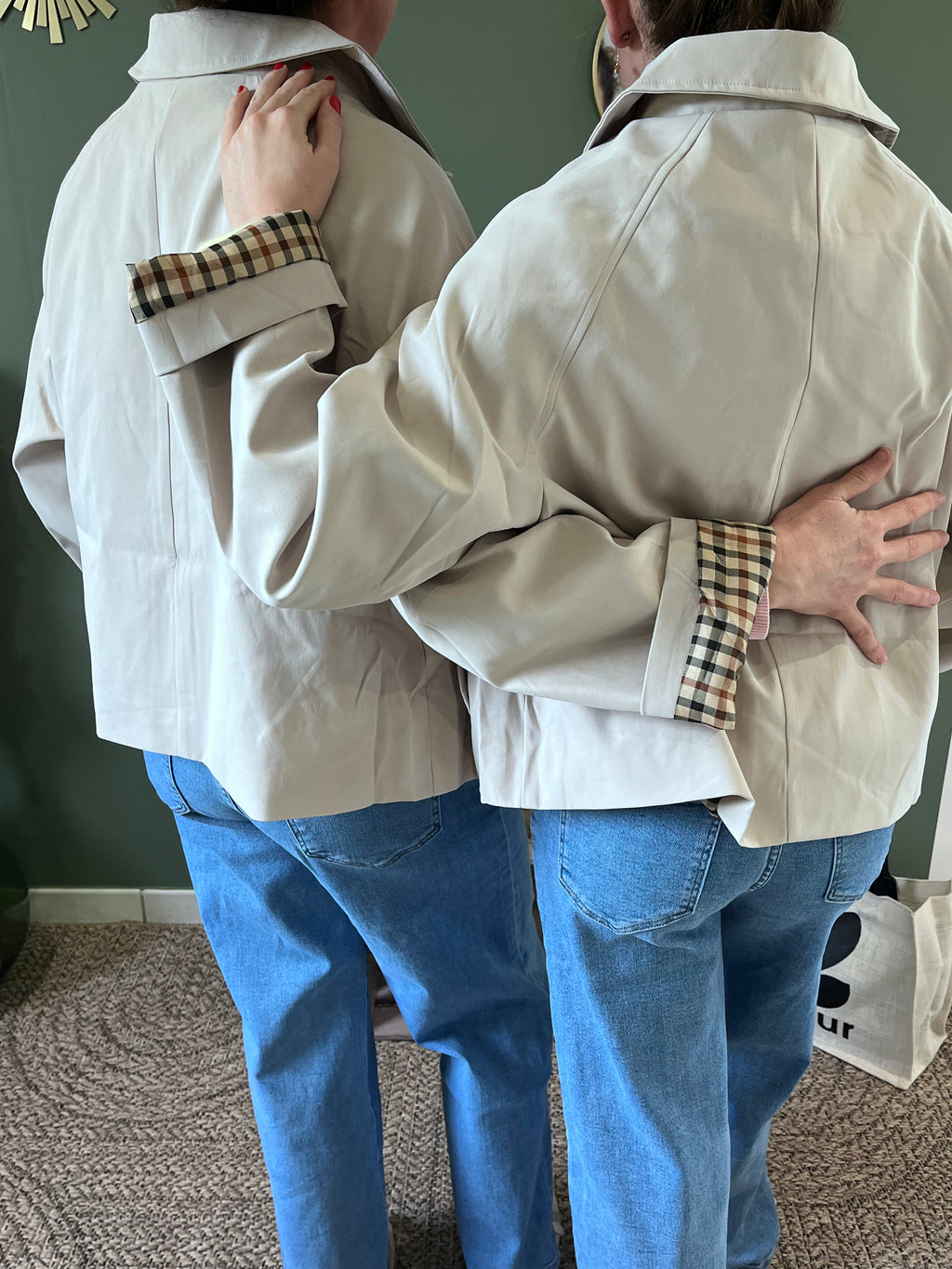 Trench beige court femme KELIE doublure vichy exclusive détail raffiné"