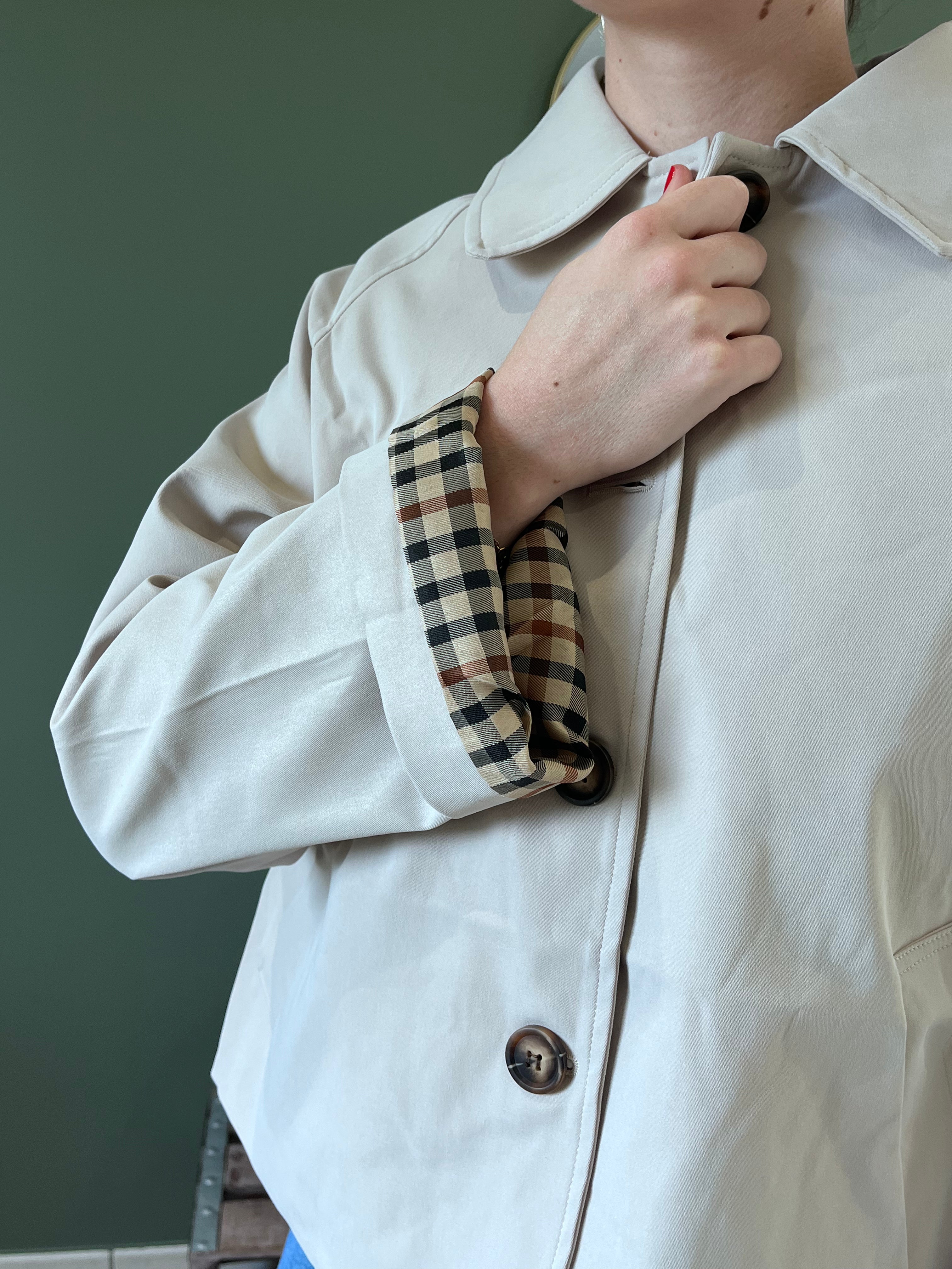  "Veste trench court beige KELIE femme coupe moderne flatteuse style parisien"